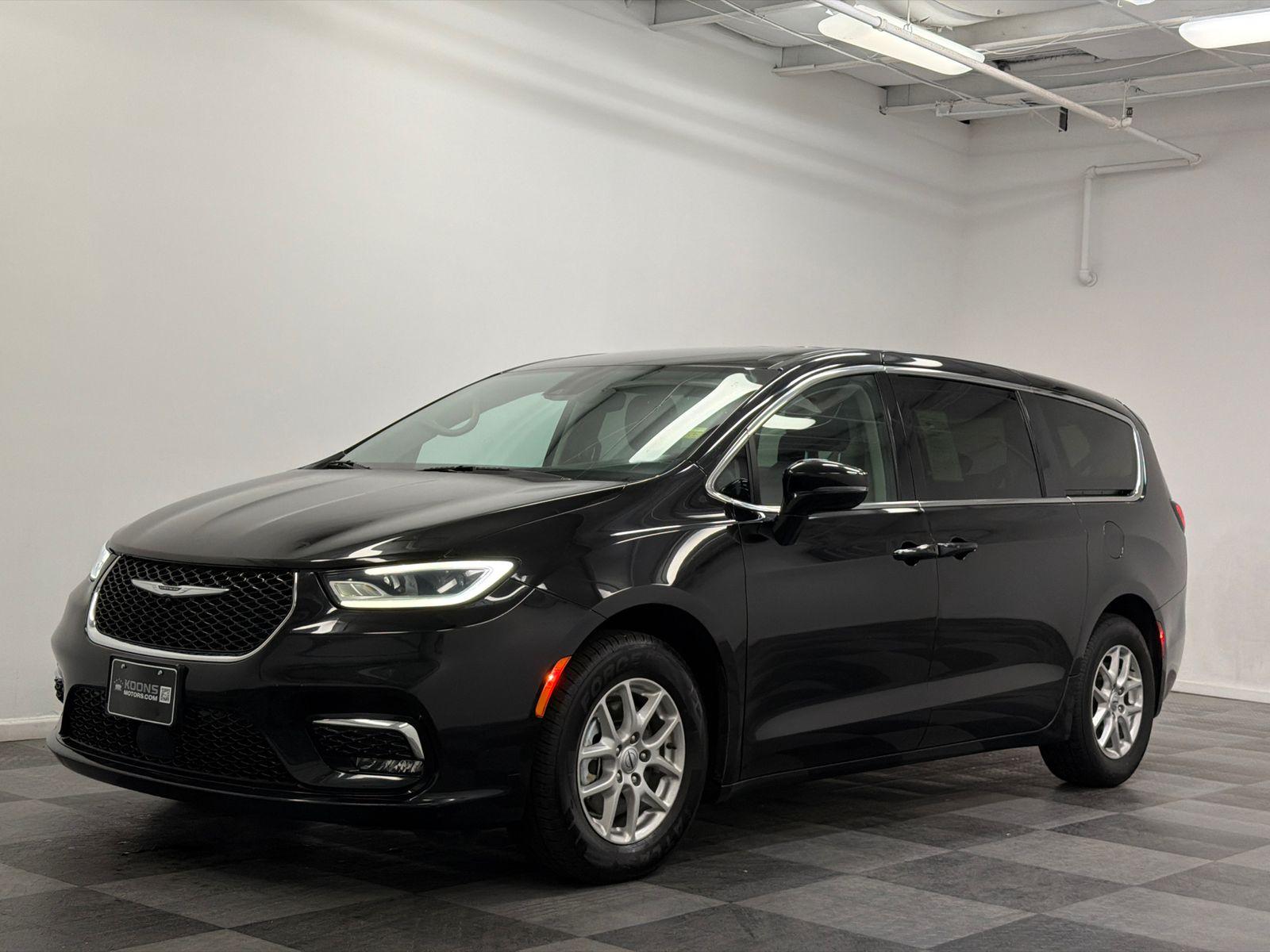 2024 Chrysler Pacifica Photo in Bethesda, MD 20814