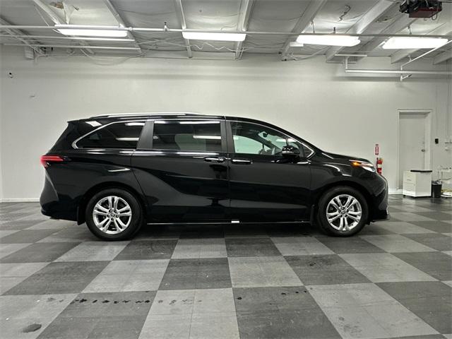 2023 Toyota Sienna Photo in Bethesda, MD 20814