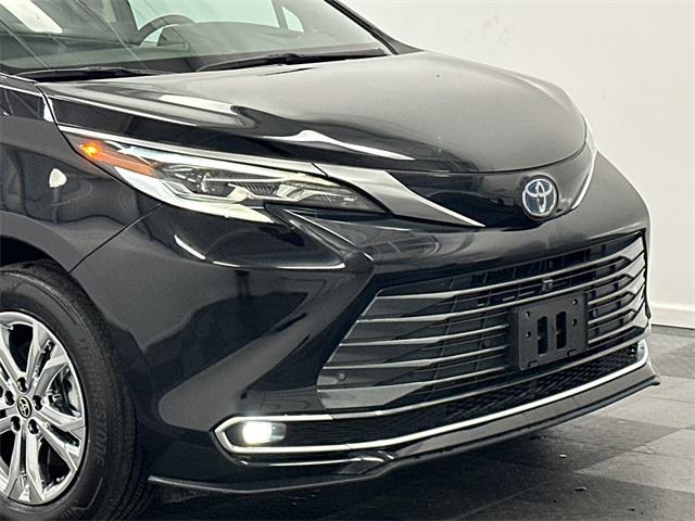 2023 Toyota Sienna Photo in Bethesda, MD 20814